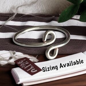 5 For $25💫Alternative Silver Wire Swirl Ring